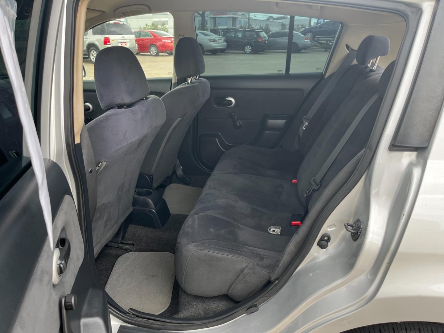 2009 SILVER /black Nissan Versa 1.8 S Hatchback (3N1BC13E09L) with an 1.8L L4 DOHC 16V engine, Manual transmission, located at 14700 Tomball Parkway 249, Houston, TX, 77086, (281) 444-2200, 29.928619, -95.504074 - Photo#9